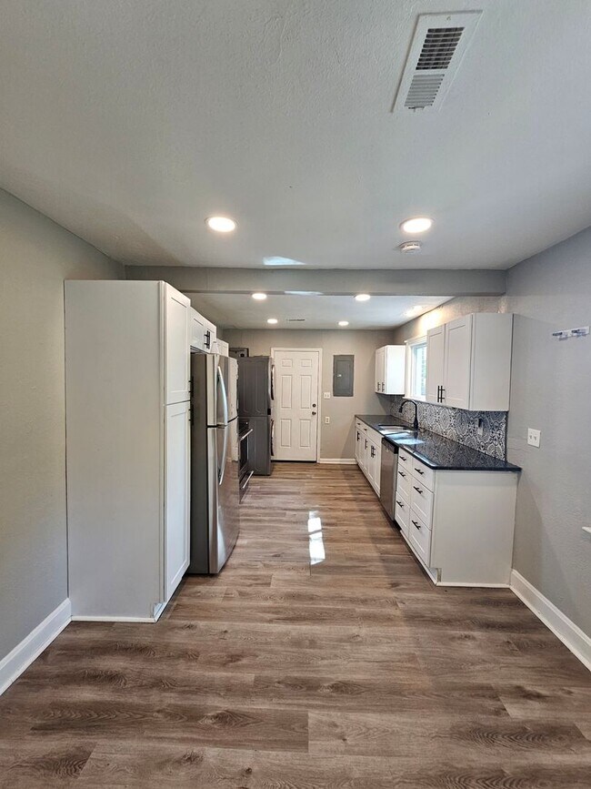 Foto del edificio - 348 Virginian Dr unit A