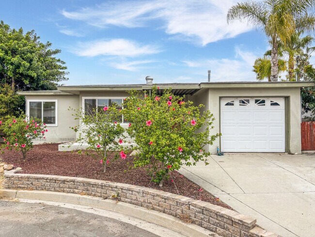 Building Photo - Charming & Spacious 3B/2BA House in La Mes...
