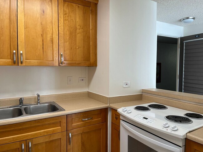 Building Photo - Village Maluhia - 2 bedrooms, 1 bath unit ...