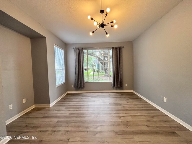 Building Photo - 13703 Richmond Park Dr N
