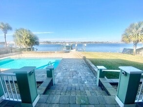 Building Photo - 906 Santa Rosa Blvd