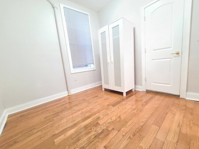 Building Photo - 235 56th St