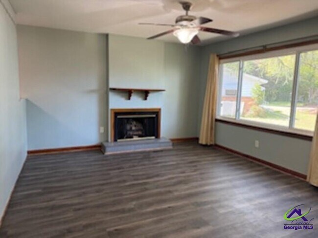 Foto del edificio - 106 Eleanor Cir