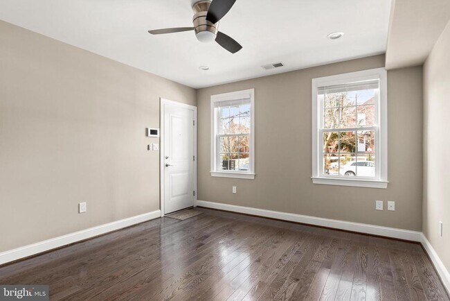Foto del edificio - 2215 40th St NW