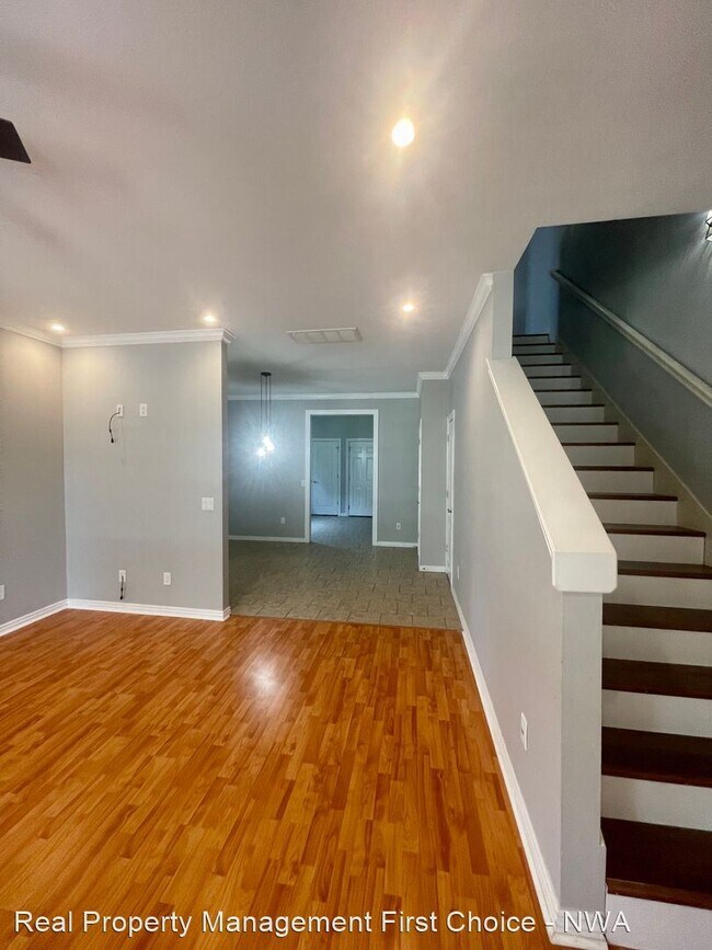 Building Photo - 3 br, 2.5 bath House - 3642 N Tower Circle