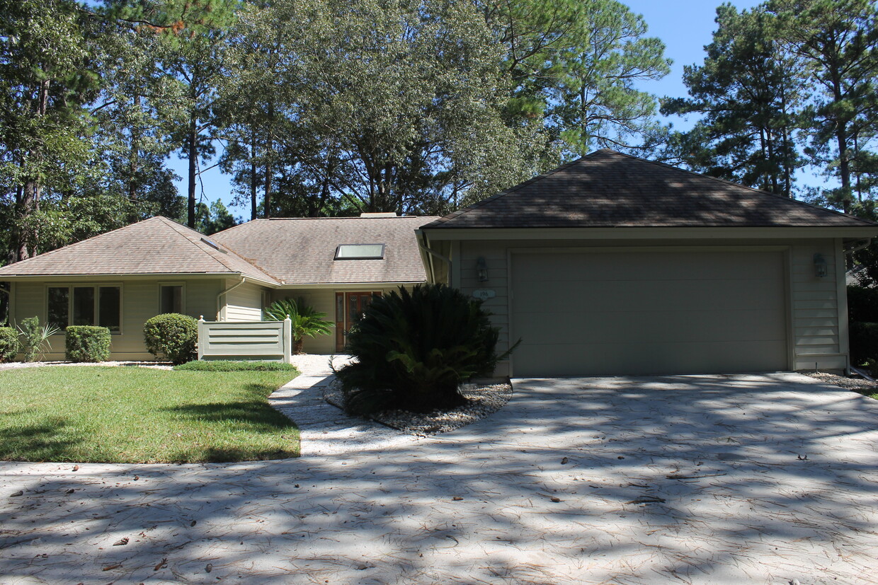 Primary Photo - 196 Whiteoaks Cir
