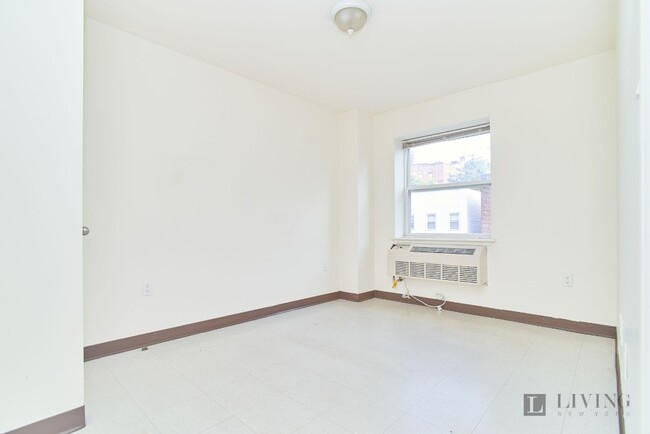 Building Photo - 2462 Belmont Ave
