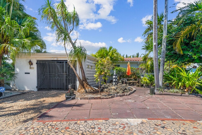 Building Photo - 901 Guava Isle