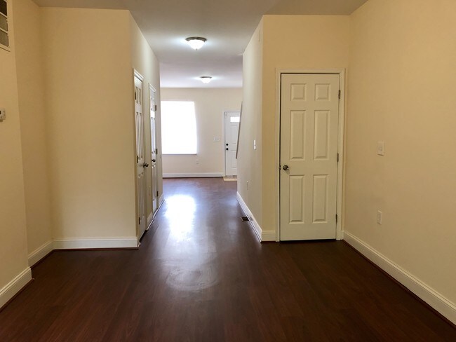 Foto del edificio - 1223 N Bond St