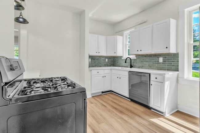 Building Photo - 2220 Hayson Ave