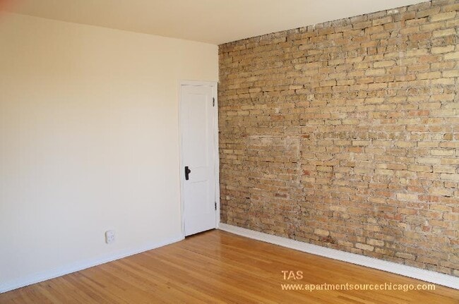 Building Photo - 3046 W Wellington Ave