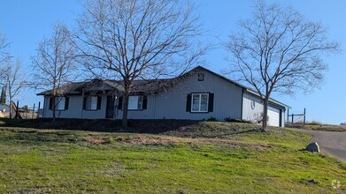 Building Photo - 4560 Cheyenne Dr