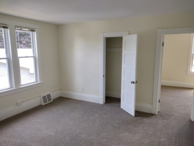 Foto del edificio - 8240 W Cold Spring Rd