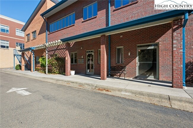 Building Photo - 610 State Farm Rd