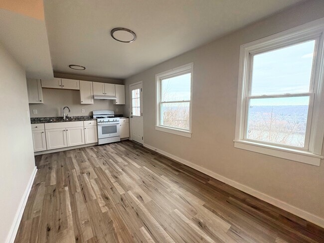 Building Photo - 360 Hemlock Dr