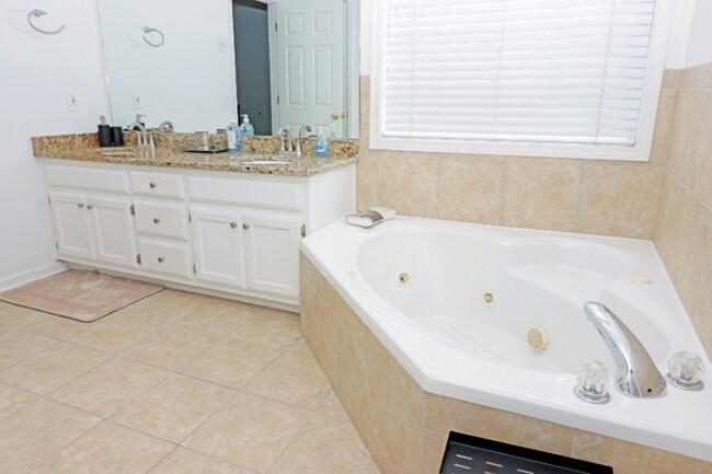 Foto del edificio - 888 Saddlebred Way