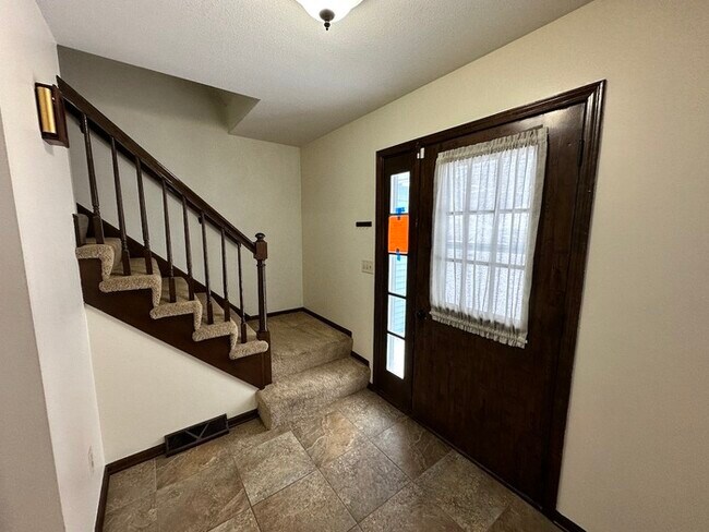 Foto del edificio - Huge Chateau Hills SW 4 Bedroom Home