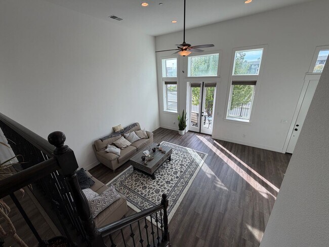 Foto del edificio - 3 Bedroom | 2.5 Bathroom | Crocker Village House