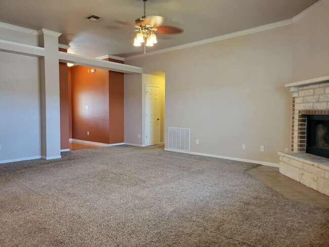 Foto del edificio - 4bd/2ba with large living space and bonus ...