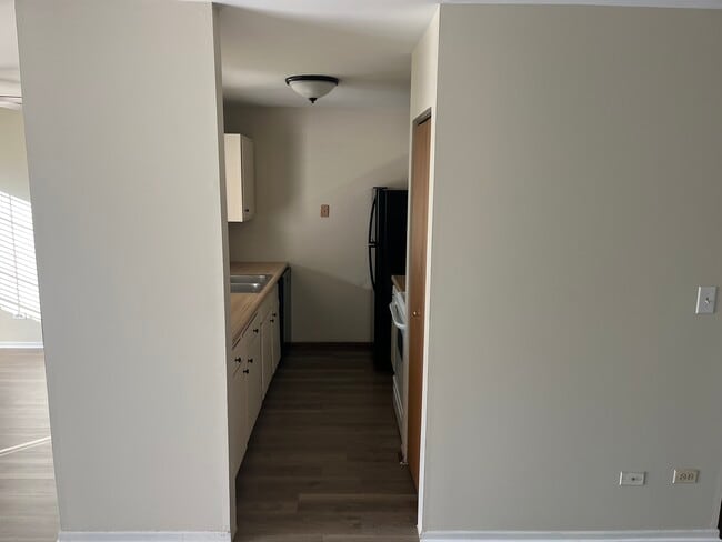 Building Photo - 660 Oriole Ct