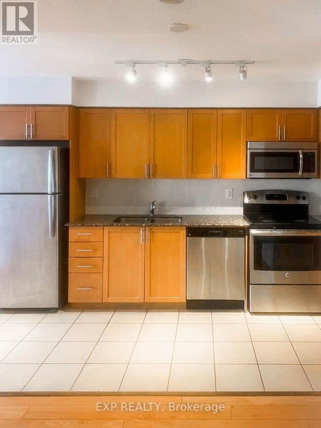 Photo du bâtiment - 830 Lawrence Ave W