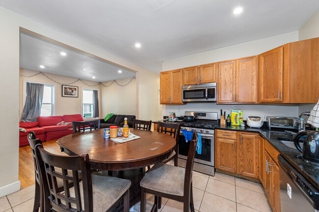 5 BED/2 BATH ON CALUMET ST. FOR 9/1/2026 WITH CENTRAL AIR - 5 BED/2 BATH ON CALUMET ST. FOR 9/1/2026 WITH CENTRAL AIR Apartment