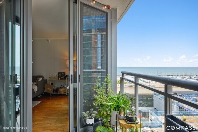 Building Photo - 450 E Waterside Dr