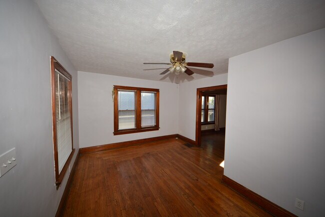 Building Photo - 4546 Leo St