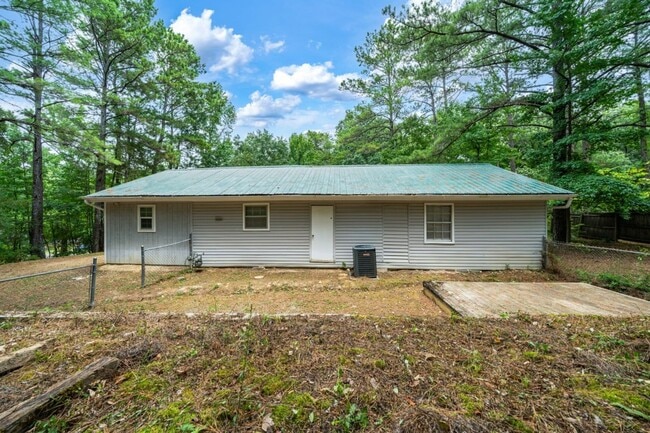 Foto del edificio - Spacious & Stylish – Fully Renovated 4BR H...