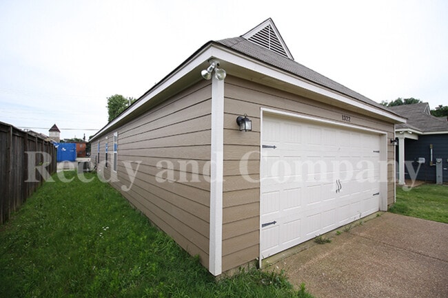 Building Photo - 1322 Larkin Ave