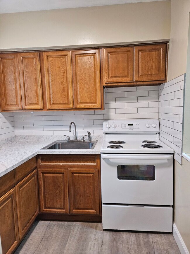 Foto del edificio - 2 bedroom 1 bath apartment beach side