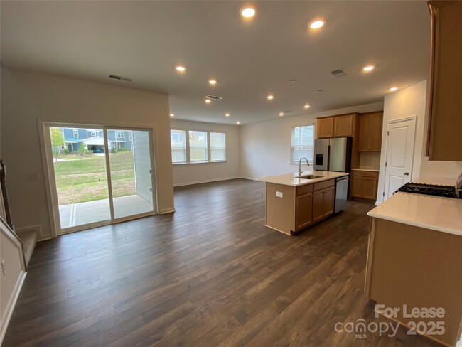 Building Photo - 14048 Lake Home Ln