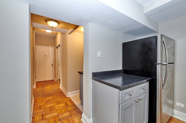 Building Photo - 5044 N Marine Dr