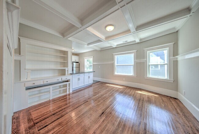 Building Photo - 860 Arlington Ave