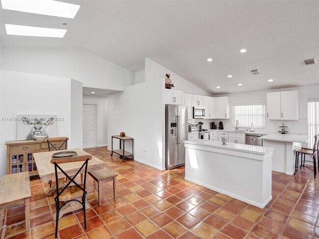 Foto del edificio - 16541 NW 5th St