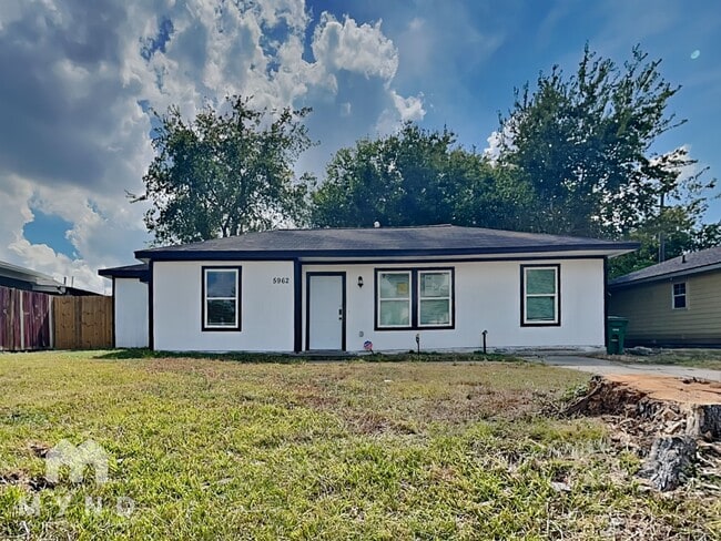 Building Photo - 5962 Belcrest St