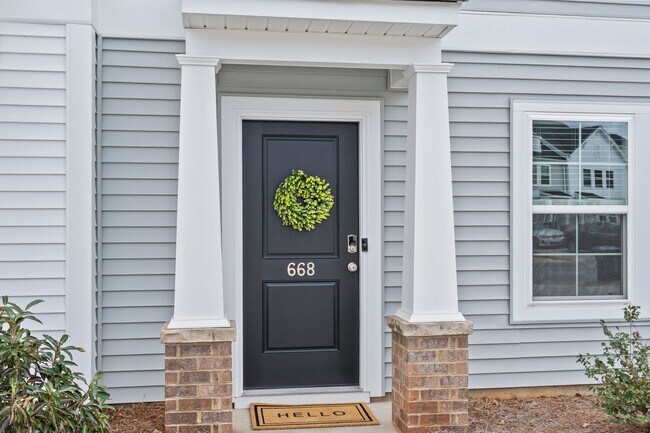 Building Photo - Beautiful 3 Bedroom 2.5 Bath Townhome in East Main Meadows