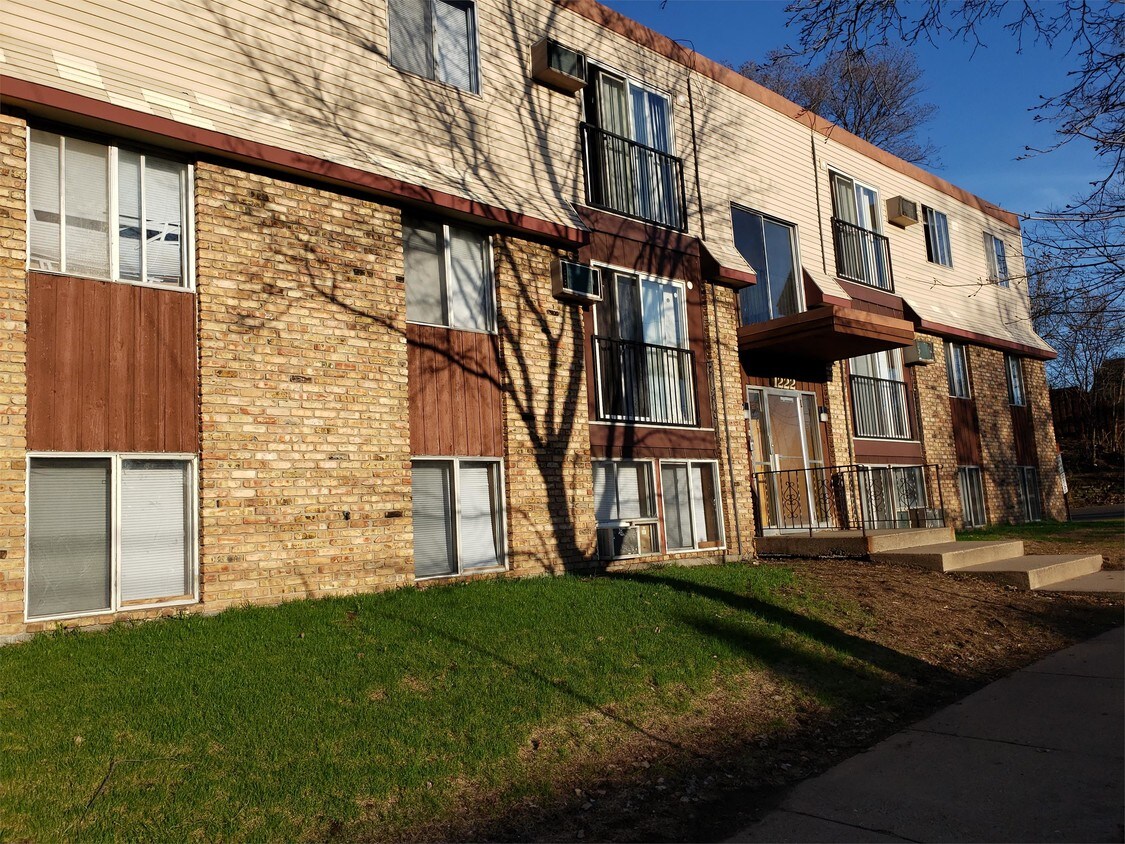 Foto principal - 1374 Westminster St