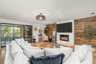 Building Photo - 4129 E Palo Verde Dr