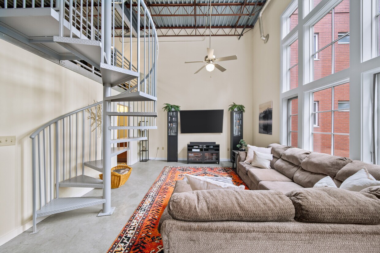 Foto principal - 572 Edgewood Ave SE