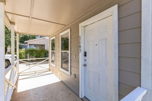 Building Photo - 1107 E 3rd St