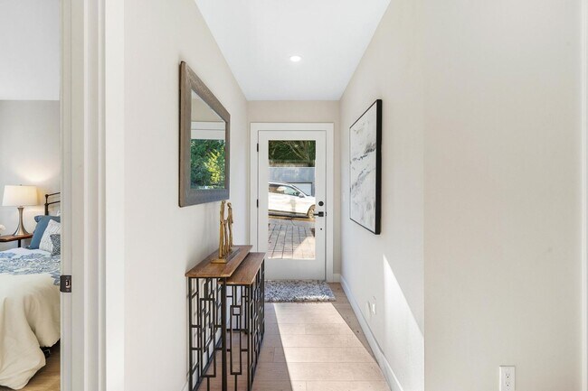 Foto del edificio - Gorgeous Brand New Construction w/ Rooftop Deck! 3 Bed 2.5 Bath Seattle Home
