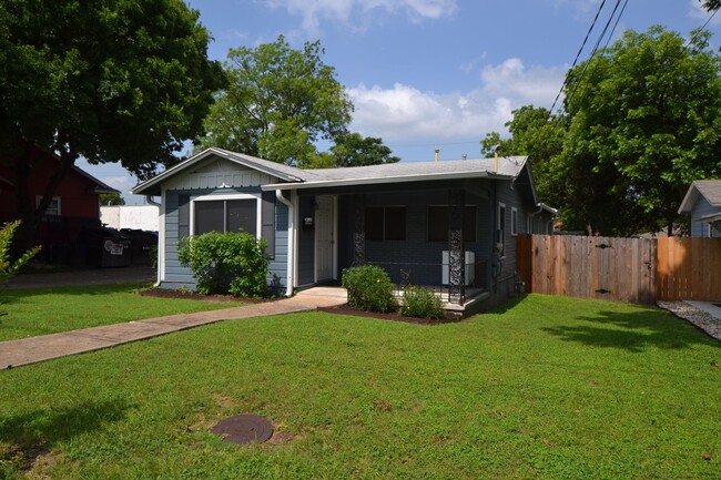 Foto del edificio - East Austin Home- Available for August!