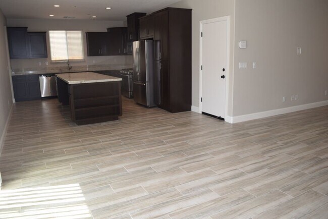 Building Photo - 1440 Forsythia Dr