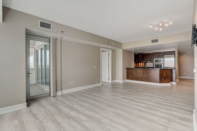 Foto del edificio - Sky Las Vegas-Strip/City/Red Rock Mtn Views from this Stunning 2Bd/2.5Ba Residence