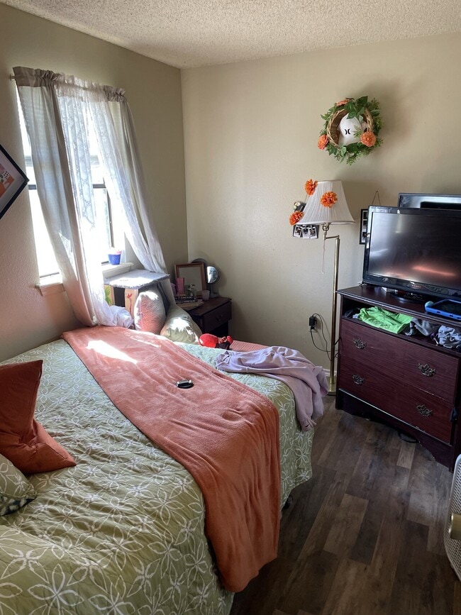 Building Photo - East County Estates Duplex- 407