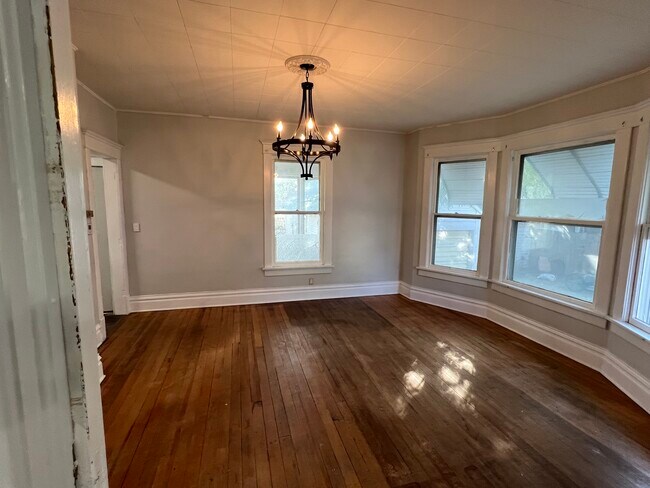 Building Photo - 429 S 10th St