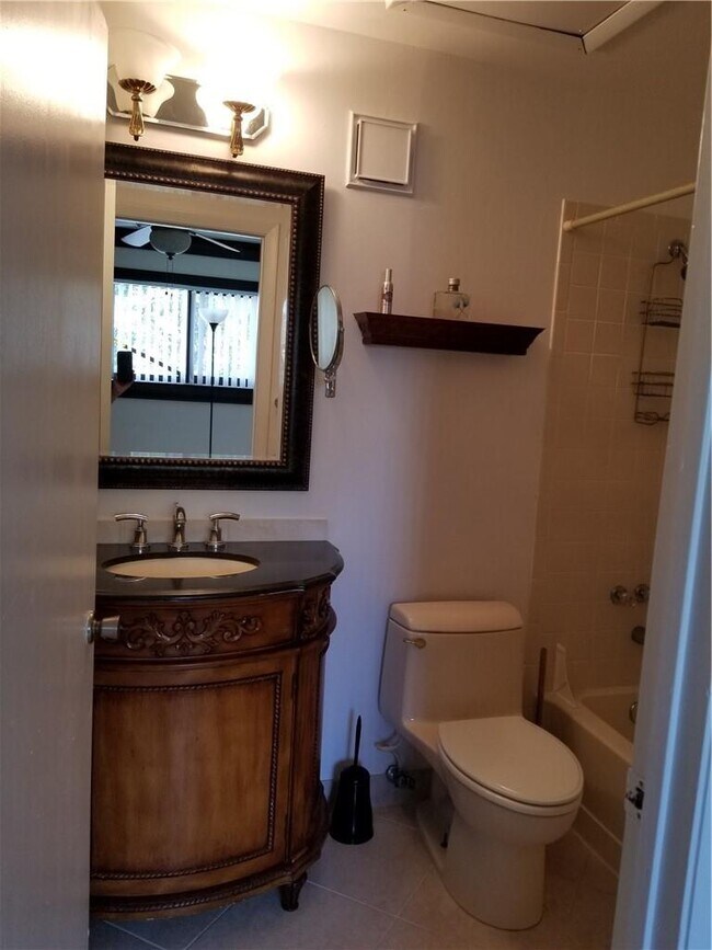 Foto del edificio - 9478 Palm Cir S