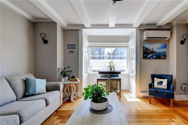 Building Photo - 35 Pelham St