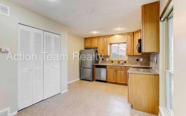 Building Photo - 4831 Sonata Dr
